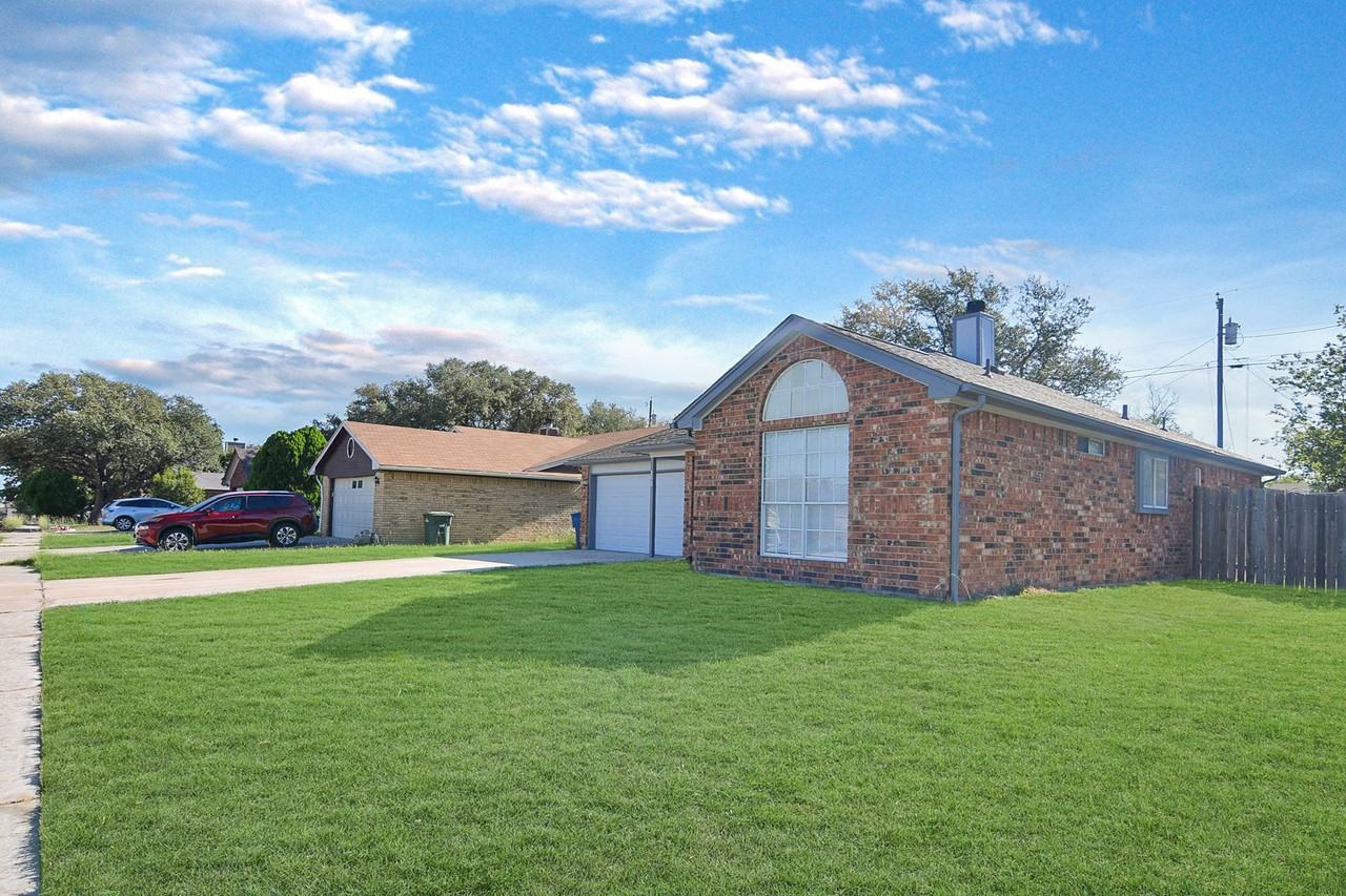 208 Appaloosa Dr - Photo 3 of 17