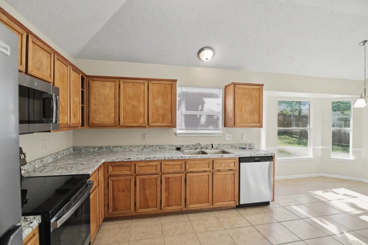 208 Appaloosa Dr - Photo 4 of 17