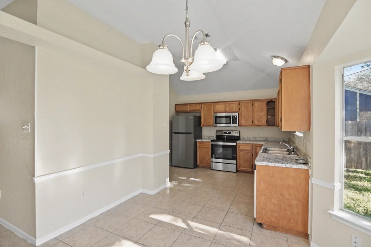 208 Appaloosa Dr - Photo 5 of 17