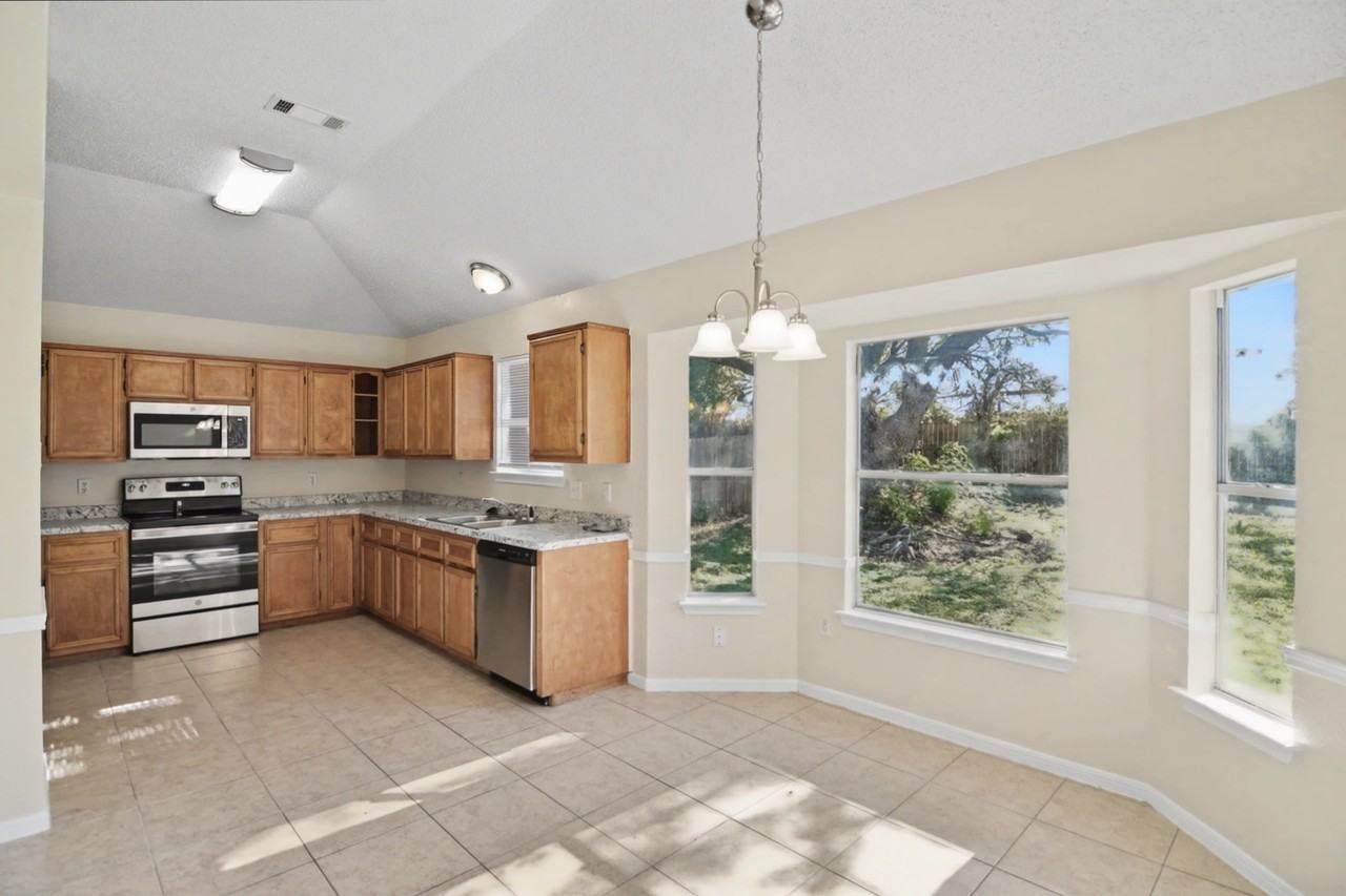 208 Appaloosa Dr - Photo 6 of 17