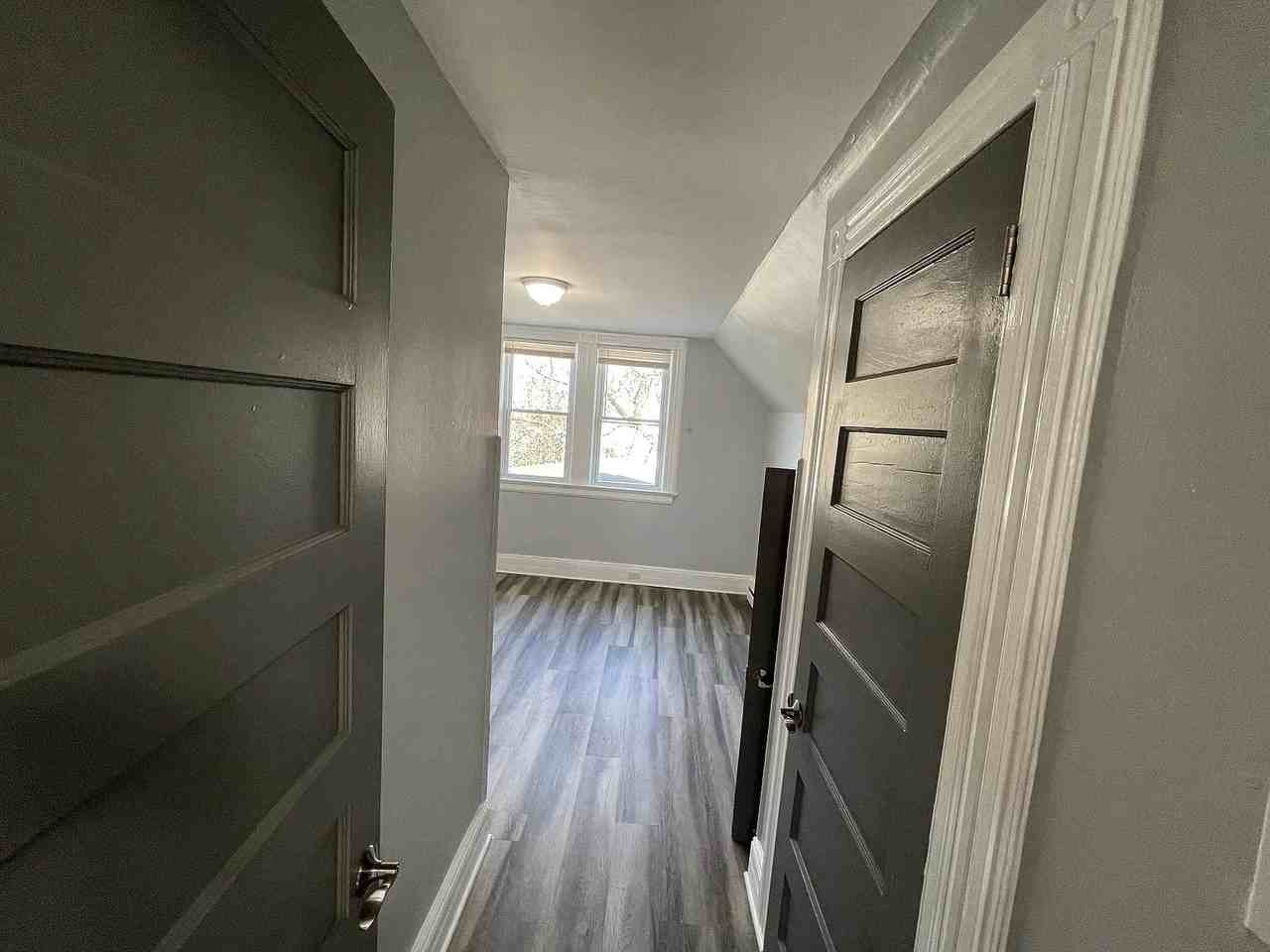 217 N Center St - Photo 4 of 7