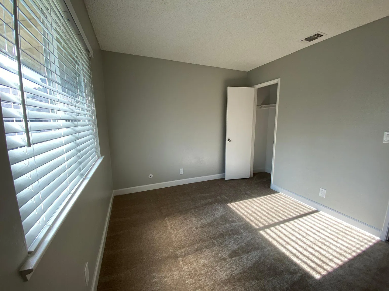 6780 Gloria Dr - Photo 2 of 7