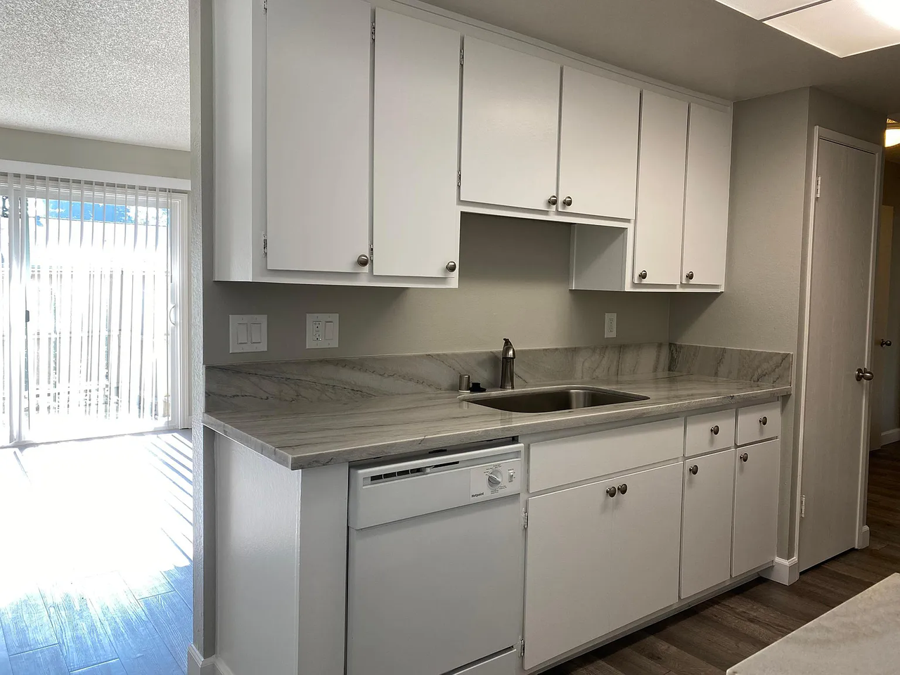 6780 Gloria Dr - Photo 3 of 7