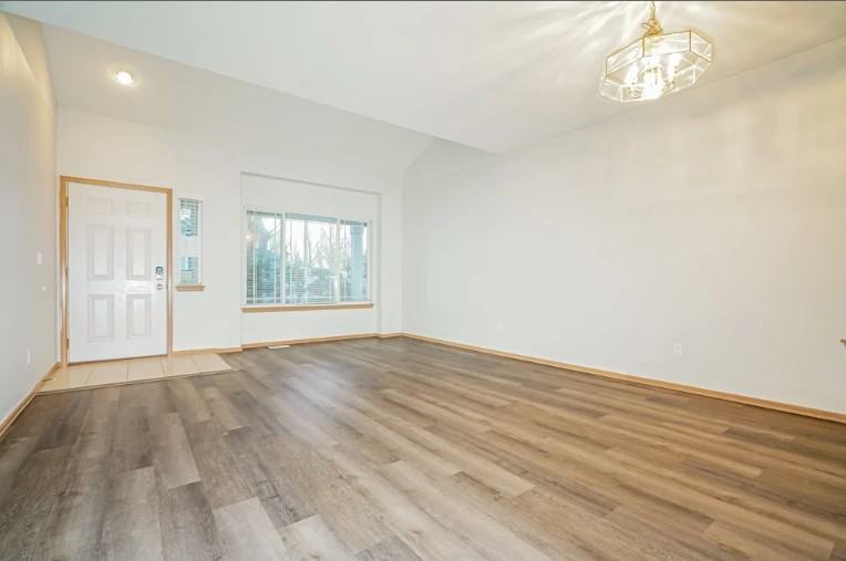 5132 Perry Dr Se - Photo 3 of 12