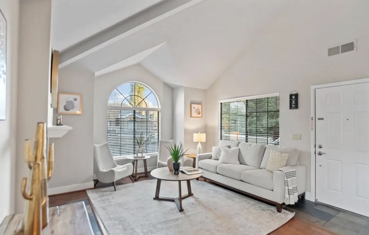 306 S Overlook Dr - Photo 2 of 12