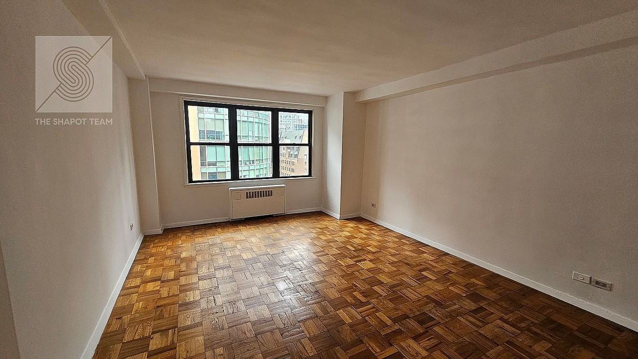 301 E 48th St #14H - Photo 6 of 13