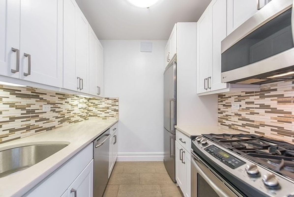 377 Rector Pl #11I - Photo 4 of 4