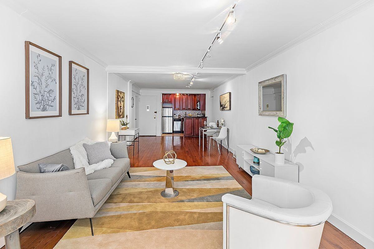 408 W 57th St #2M - Photo 2 of 6