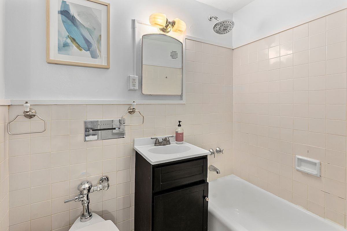 408 W 57th St #2M - Photo 6 of 6