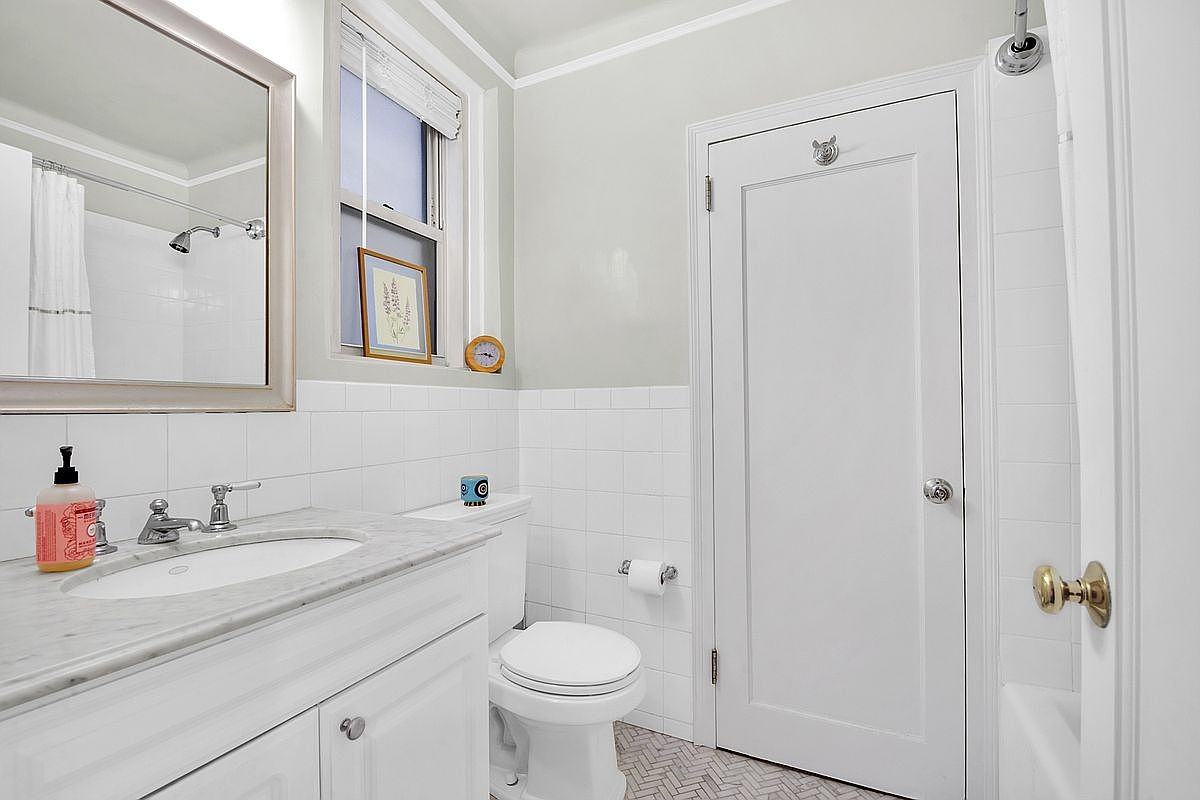 419 E 57th St #2E - Photo 7 of 7