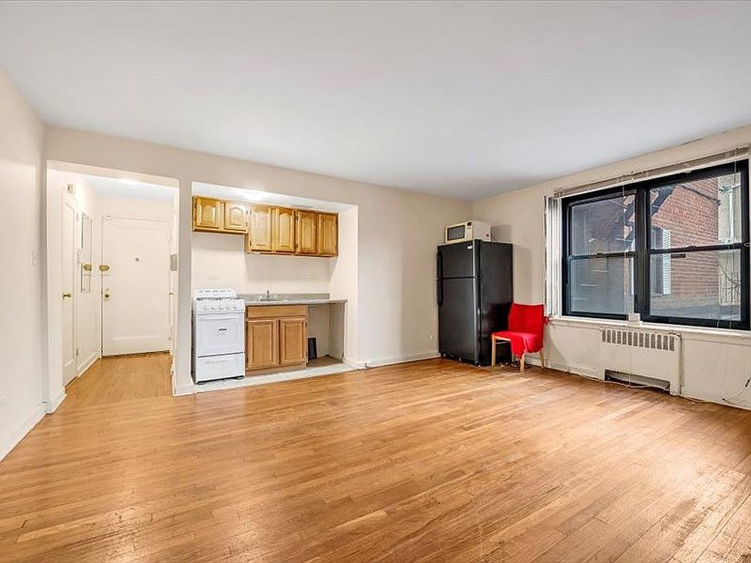 2821 Kings Hwy #1N - Photo 7 of 8