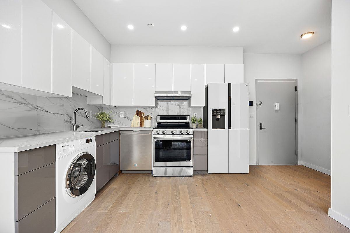 2929 Brighton 5th St #4C - Photo 2 of 8