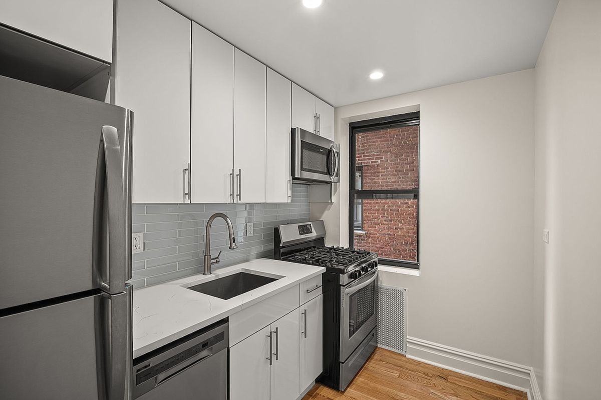 9725 64th Ave #C5 - Photo 4 of 10