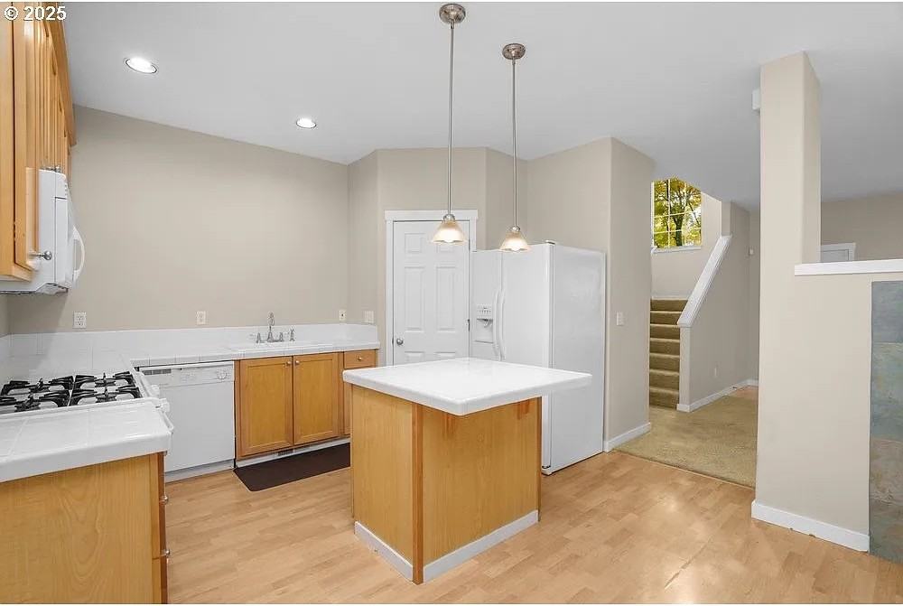 515 Ne Suttle Rd - Photo 4 of 15