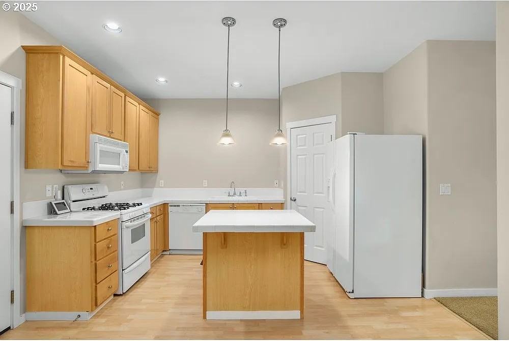 515 Ne Suttle Rd - Photo 5 of 15