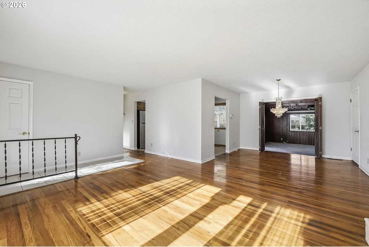 349 Greenfield Ave - Photo 3 of 21