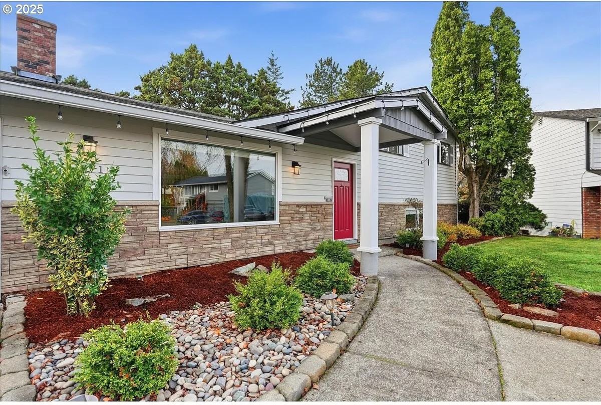 1371 Ne Barnes Ct - Photo 2 of 23