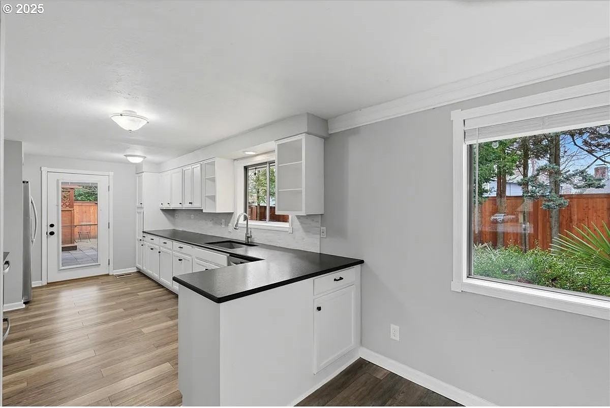 1371 Ne Barnes Ct - Photo 6 of 23