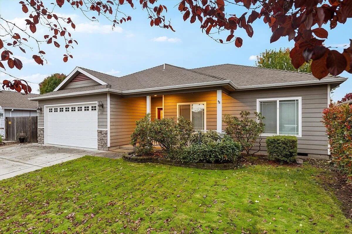 931 Highbury Dr - Photo 2 of 13