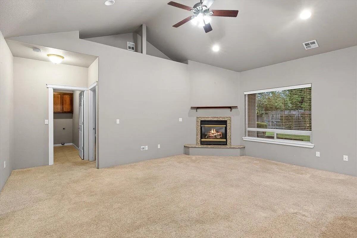 931 Highbury Dr - Photo 4 of 13