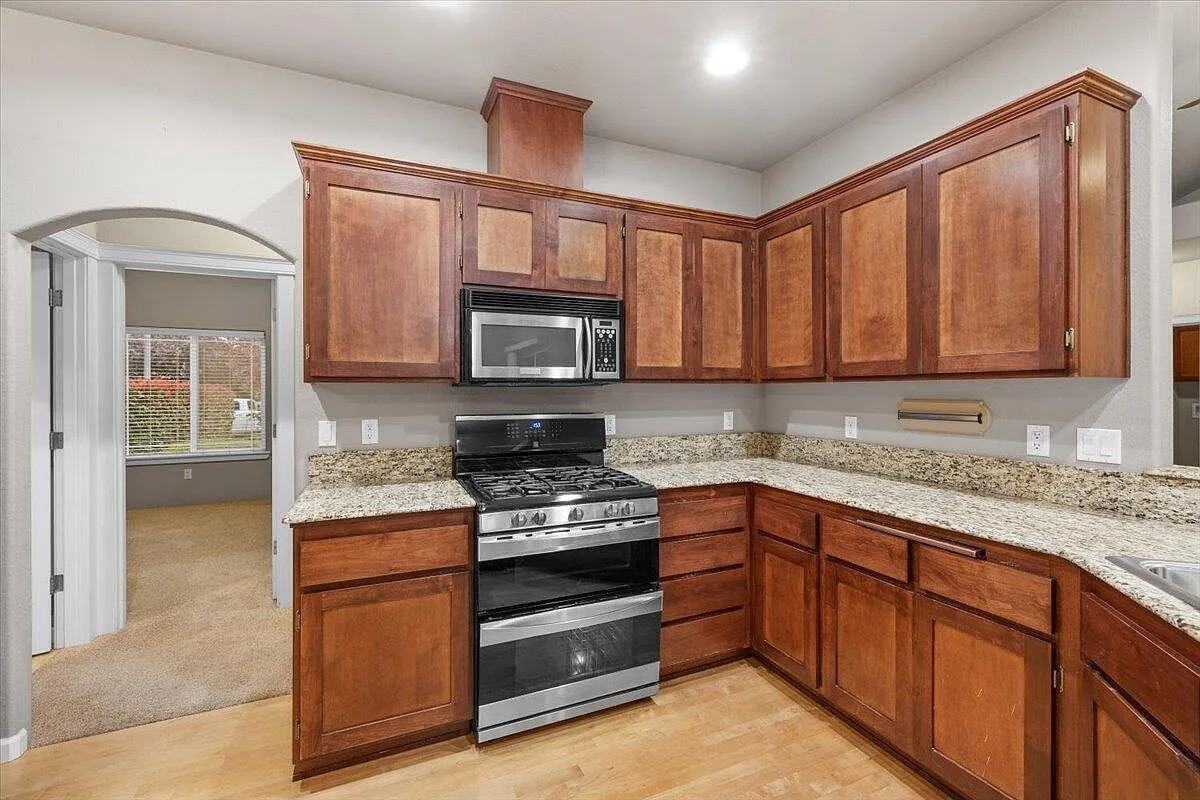 931 Highbury Dr - Photo 7 of 13