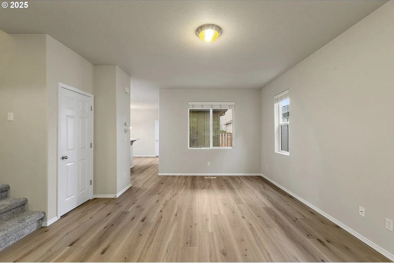 4569 Se Davis Rd - Photo 3 of 18