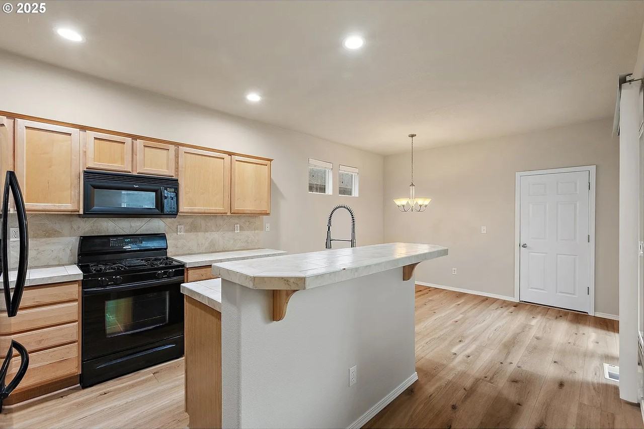 4569 Se Davis Rd - Photo 4 of 18