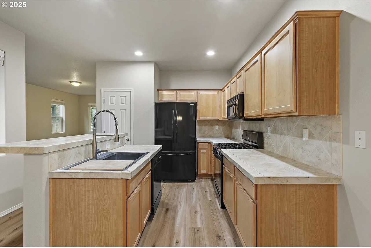 4569 Se Davis Rd - Photo 5 of 18