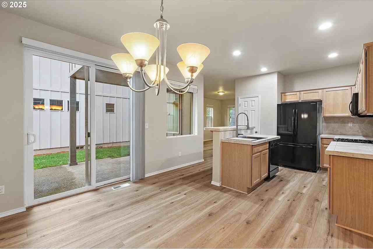 4569 Se Davis Rd - Photo 6 of 18