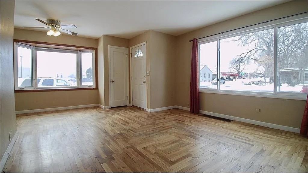 1503 11th St W - Photo 2 of 11