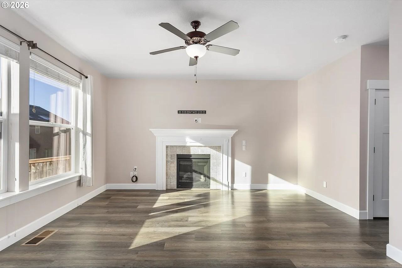 1092 E 1st Ave - Photo 2 of 19