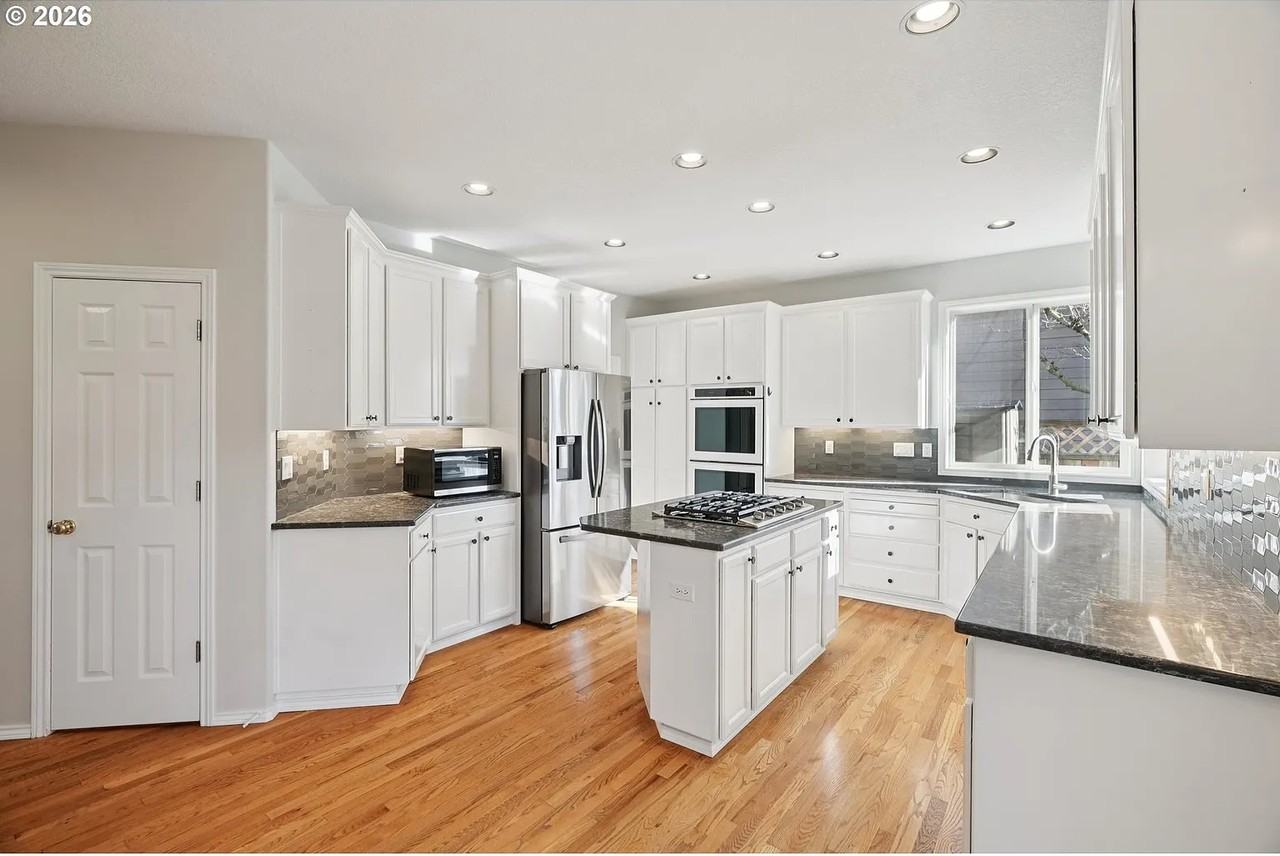 4716 Avery Ln - Photo 7 of 21