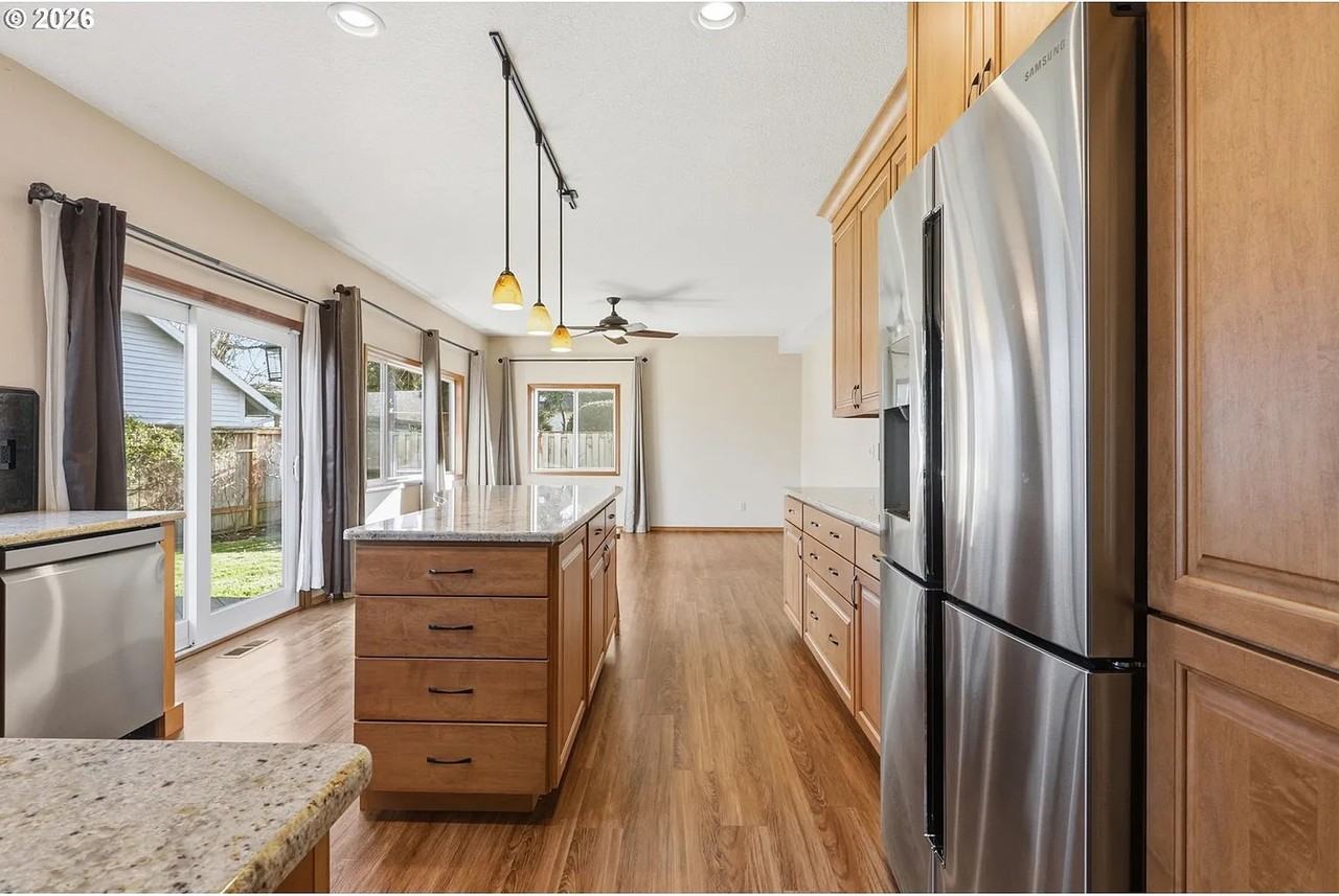 17512 Nw Fieldstone Dr - Photo 5 of 23