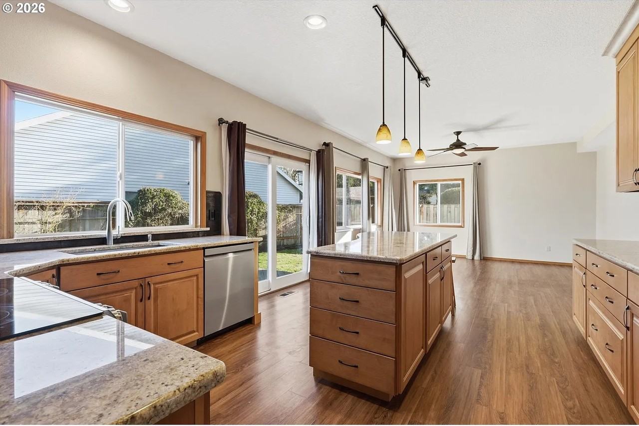 17512 Nw Fieldstone Dr - Photo 6 of 23