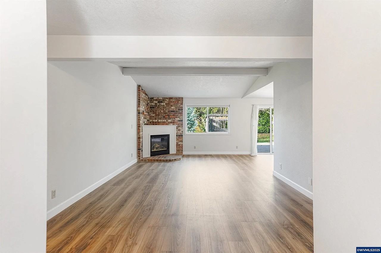 4561 Pullman Ct Se - Photo 3 of 17