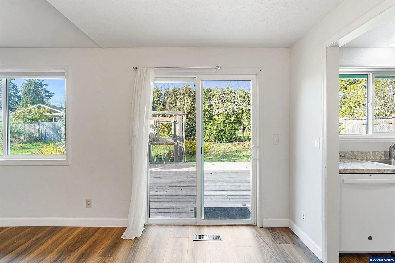 4561 Pullman Ct Se - Photo 5 of 17