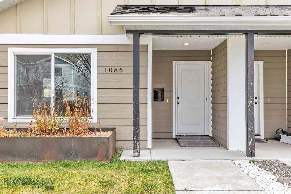 1086 Twin Lakes Ave - Photo 2 of 17