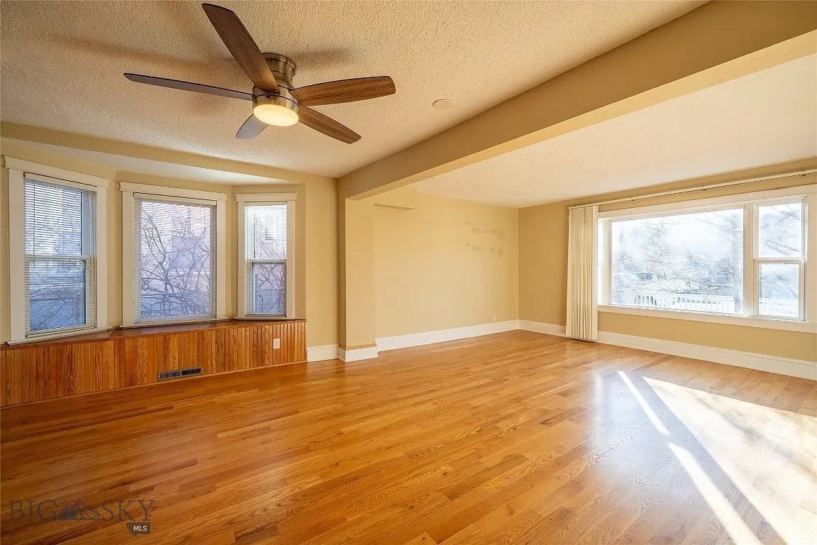 313 S 6th St - Photo 4 of 19