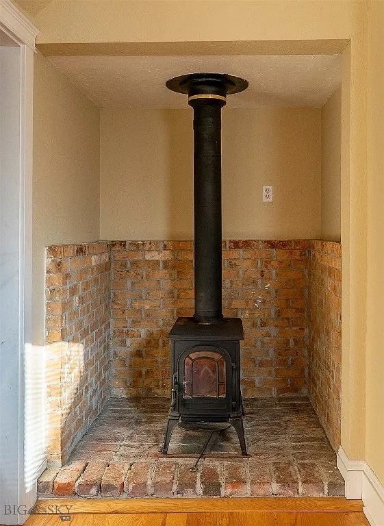 313 S 6th St - Photo 5 of 19