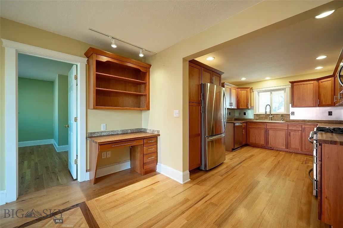 313 S 6th St - Photo 7 of 19