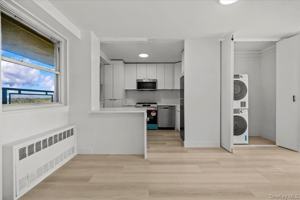 featured image of 5700 Arlington Ave #5K