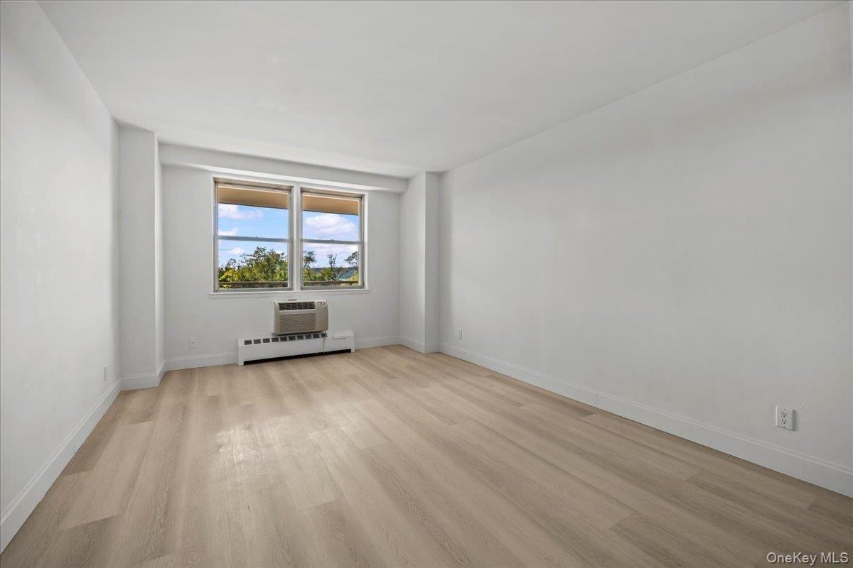 5700 Arlington Ave #5K - Photo 4 of 9