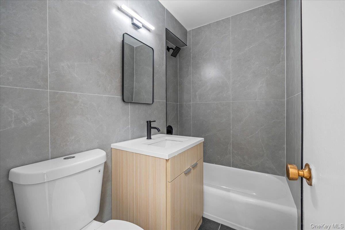 5700 Arlington Ave #5K - Photo 7 of 9