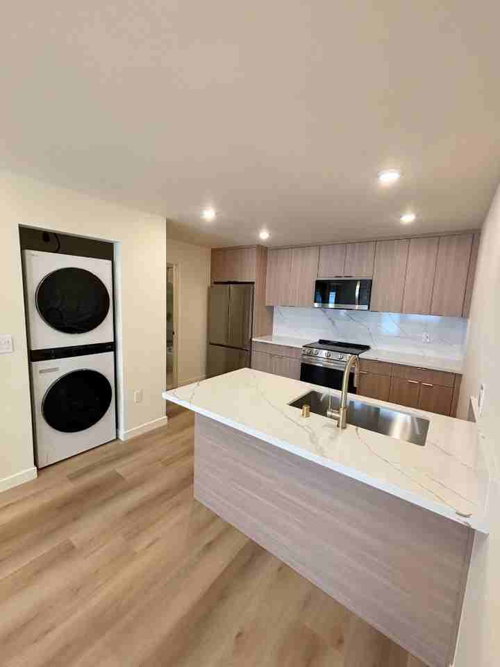 2050 Meridian - Photo 5 of 50