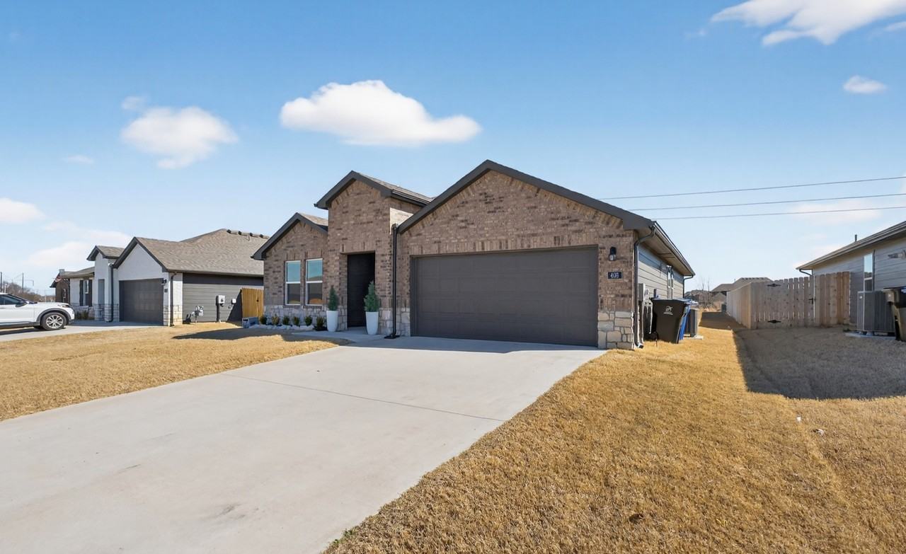 405 S 85th St - Photo 3 of 11