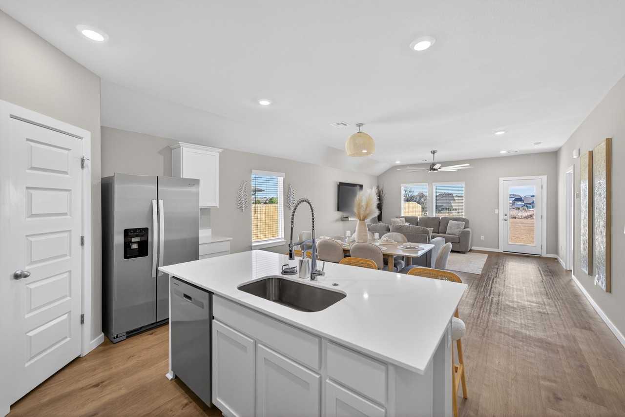 405 S 85th St - Photo 5 of 11