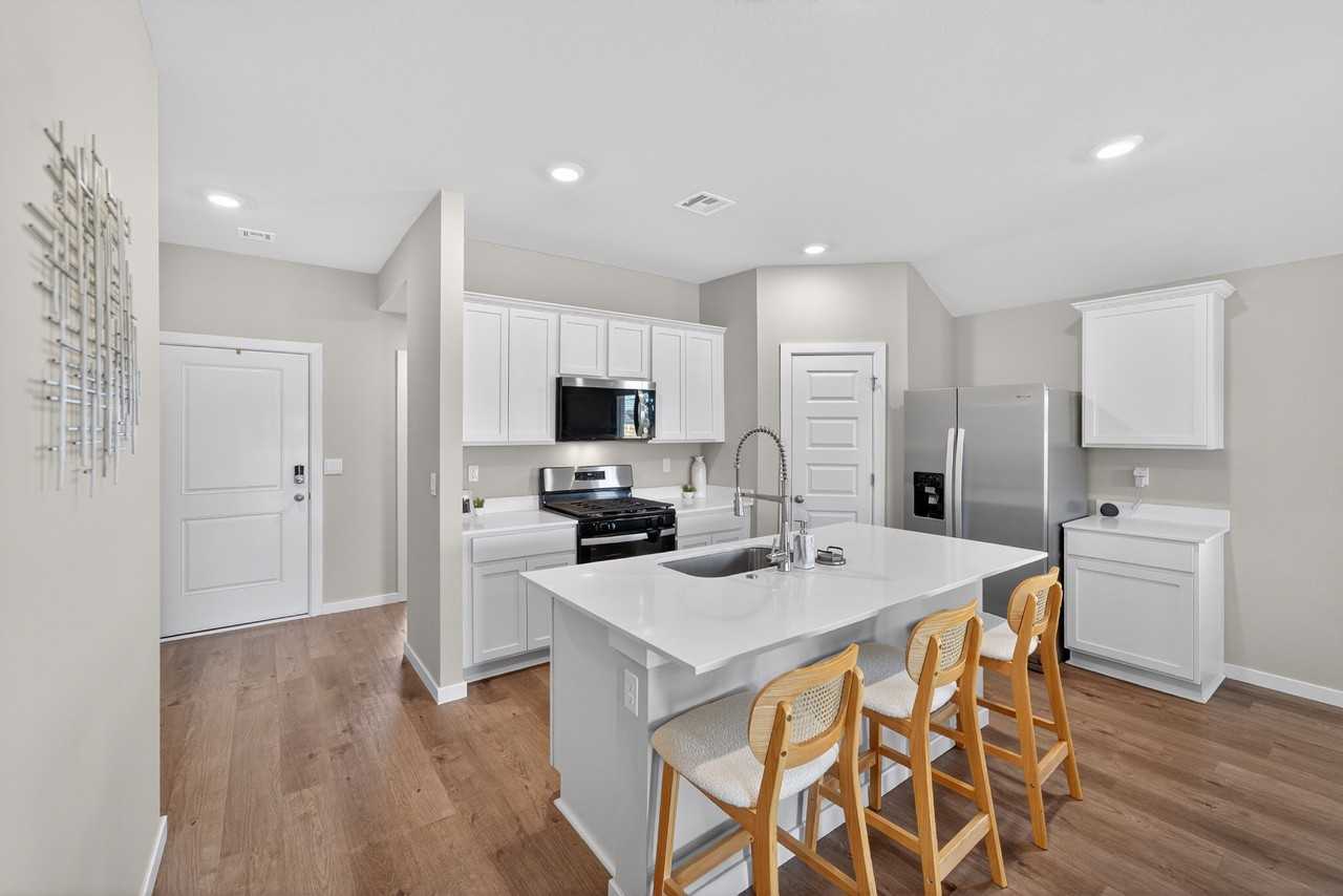 405 S 85th St - Photo 7 of 11