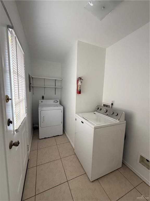 904 Lexington Cir - Photo 2 of 8