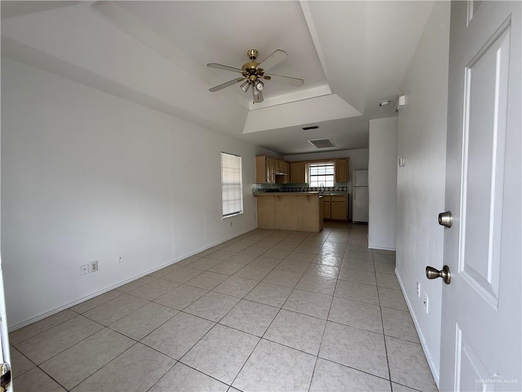 904 Lexington Cir - Photo 4 of 8