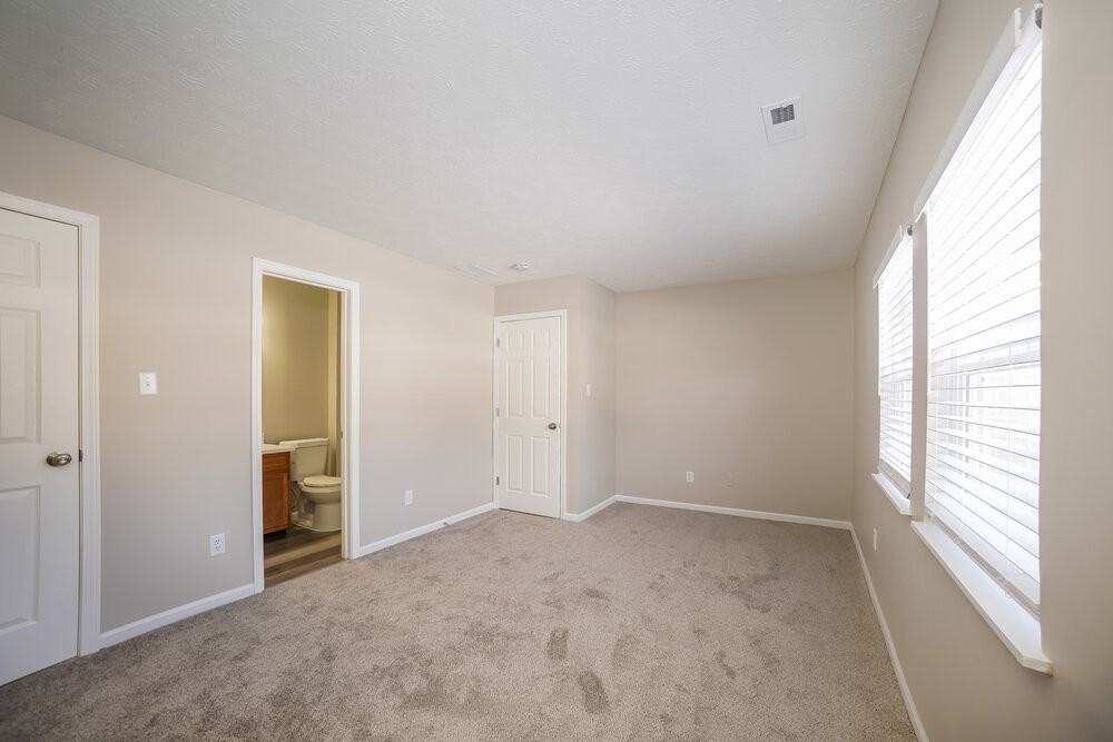 957 Country Ln - Photo 7 of 16